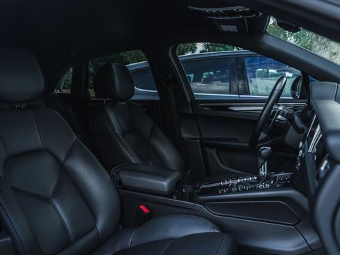 Used 2020 Porsche Macan image 26