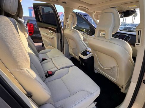 Used 2017 Volvo XC90 T6 Momentum w/ Vision Package image 17