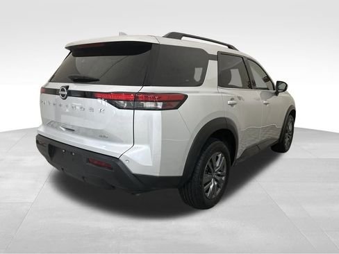 Used 2025 Nissan Pathfinder SV image 5