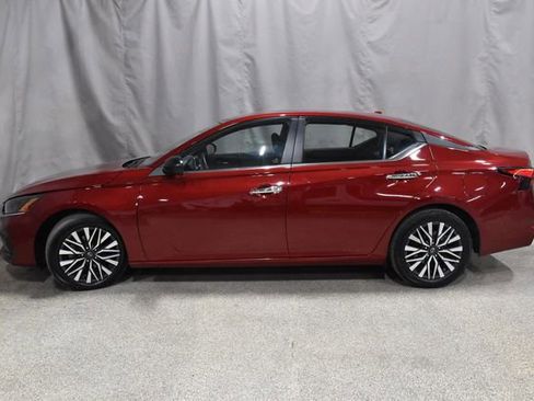 Used 2024 Nissan Altima 2.5 SV image 5