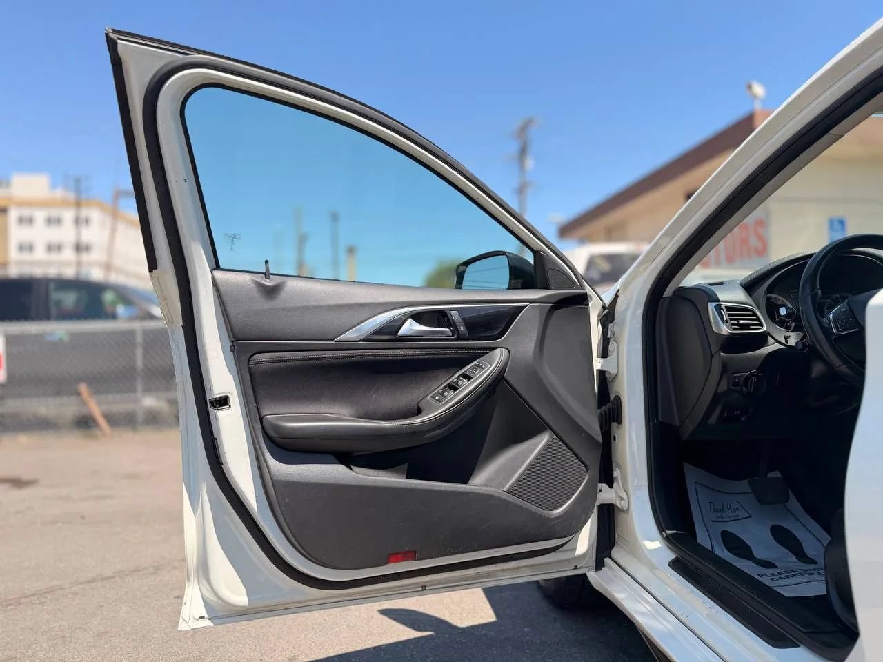 Used 2018 INFINITI QX30 FWD image 24