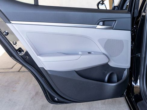 Used 2020 Hyundai Elantra SE image 24