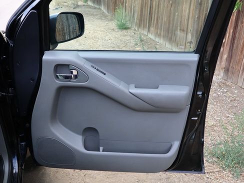 Used 2014 Nissan Frontier SV AWD/4WD image 24