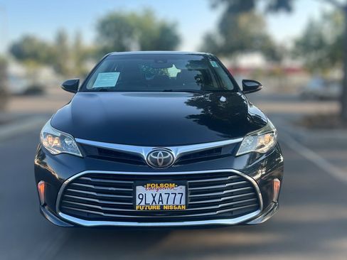 Used 2018 Toyota Avalon XLE image 2