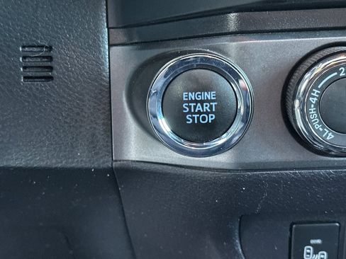 Used 2021 Toyota Tacoma TRD Off-Road image 24