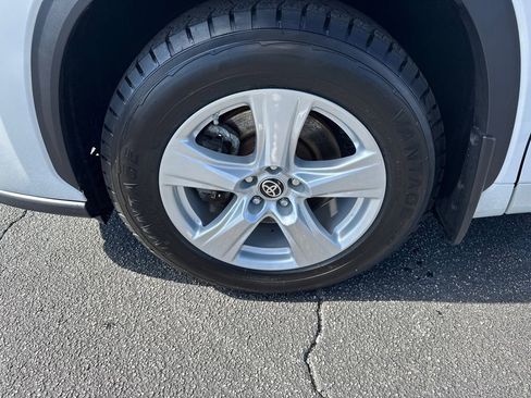 Used 2023 Toyota Highlander LE image 12