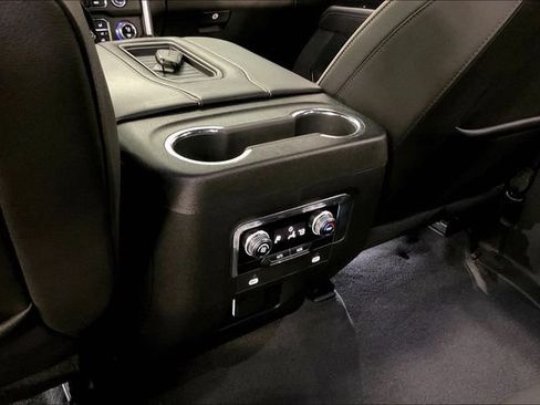 Used 2023 GMC Yukon SLT AWD/4WD image 36