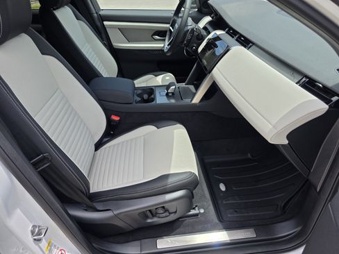 Used 2026 Land Rover Discovery Sport Landmark AWD/4WD image 3