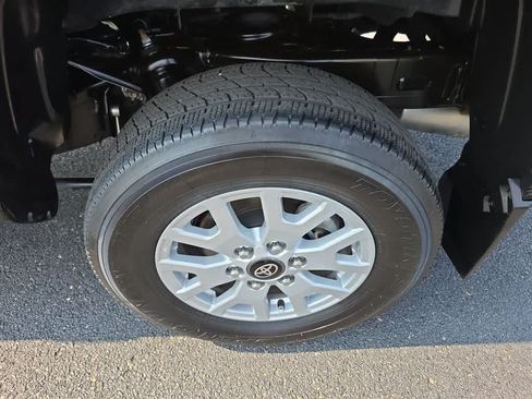 Used 2024 Toyota Tacoma SR5 AWD/4WD image 27