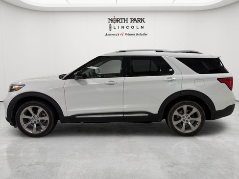 Used 2020 Ford Explorer Platinum w/ Premium Technology Package AWD/4WD image 2