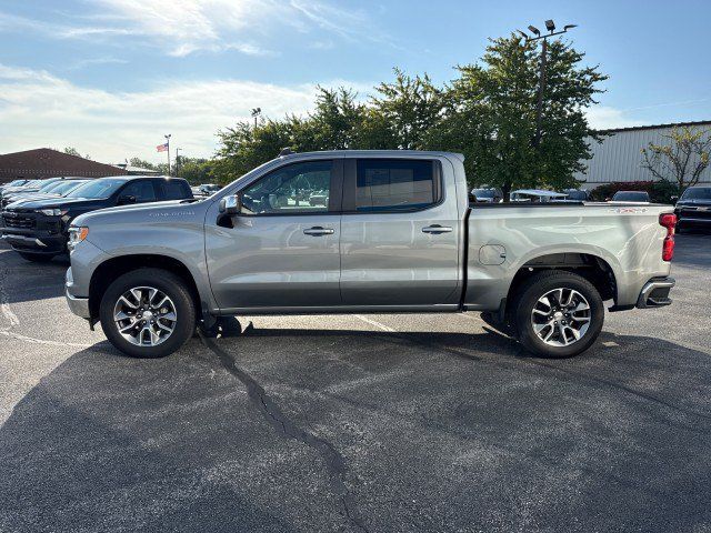 Used 2024 Chevrolet Silverado 1500 LT AWD/4WD image 7