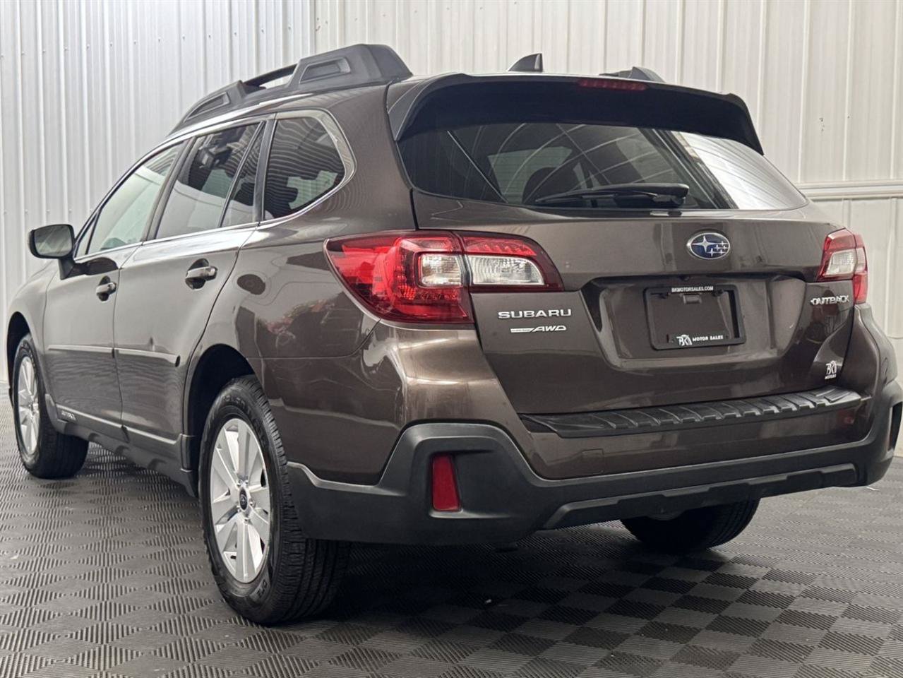 Used 2019 Subaru Outback 2.5i Premium AWD/4WD image 3