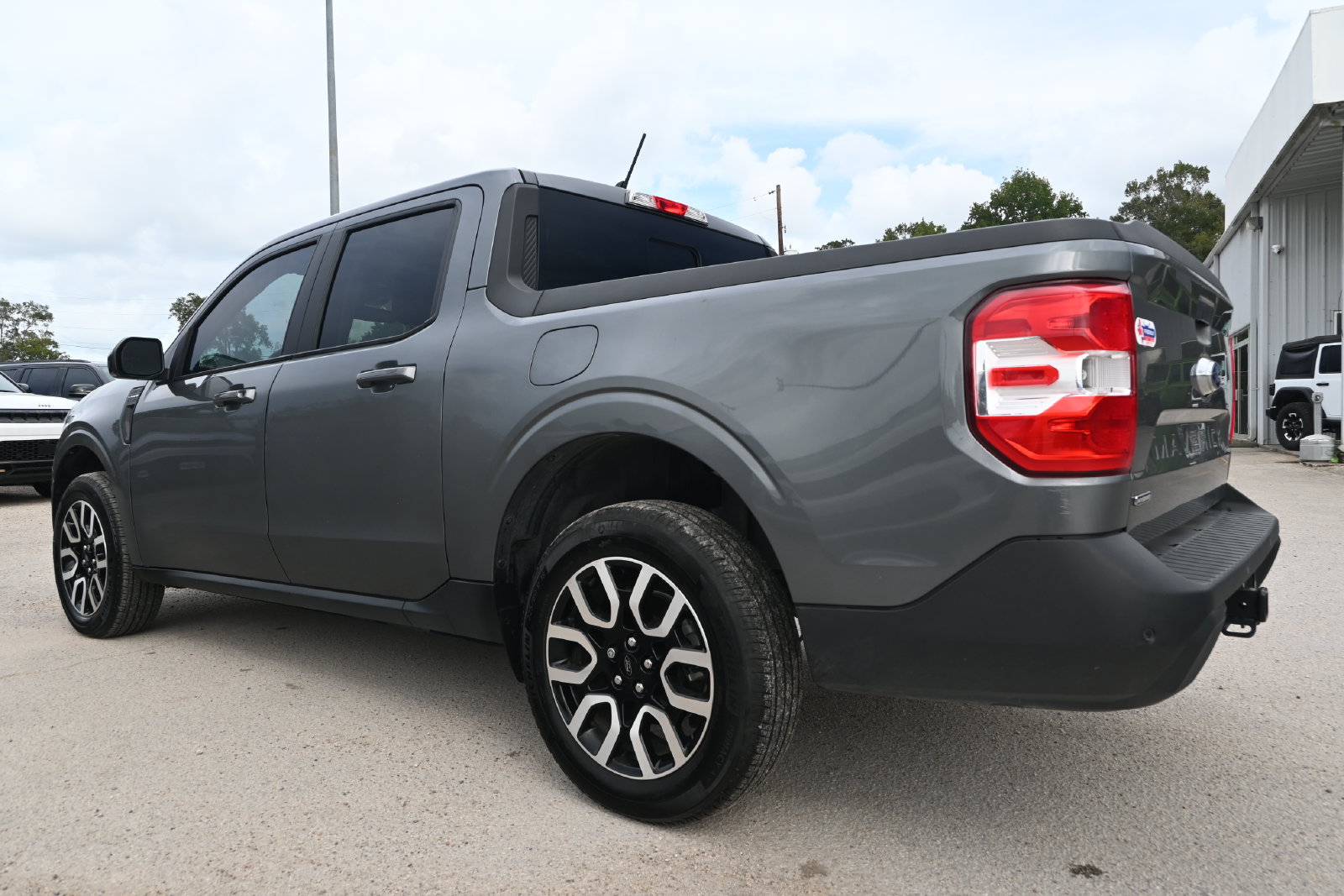 Used 2024 Ford Maverick Lariat FWD image 4