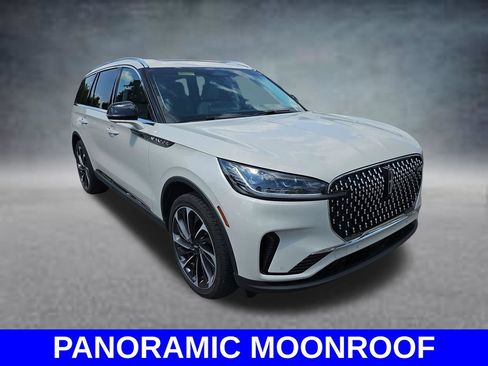Used 2025 Lincoln Aviator Reserve w/ Illumination Package AWD/4WD image 3