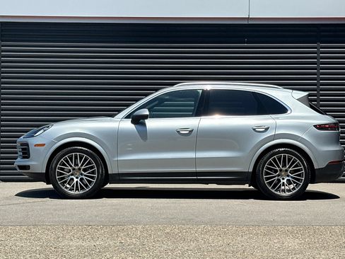 Used 2023 Porsche Cayenne AWD/4WD image 2