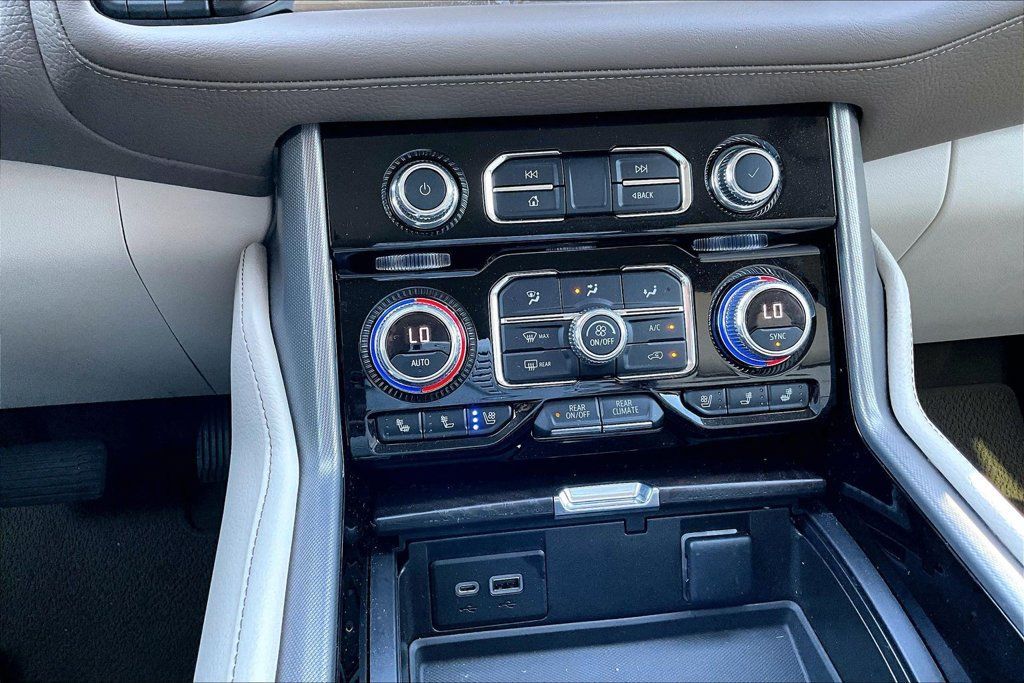 Used 2022 GMC Yukon XL Denali RWD image 12