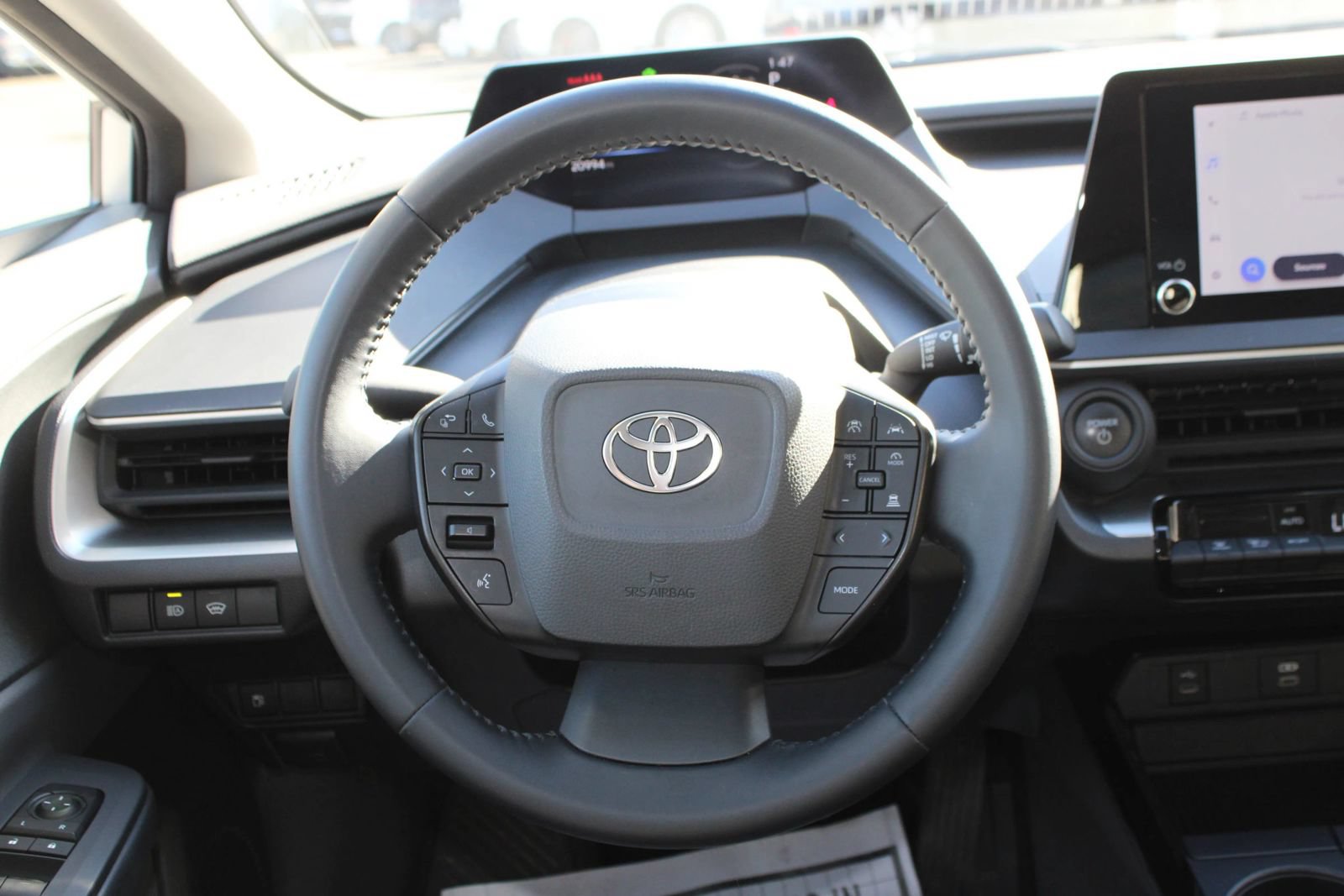 Used 2025 Toyota Prius LE FWD image 29