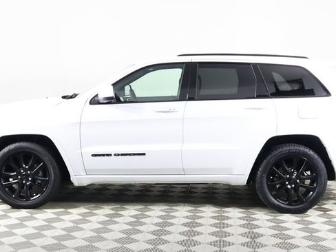 Used 2019 Jeep Grand Cherokee Altitude image 3