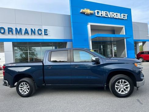 Used 2023 Chevrolet Silverado 1500 LT AWD/4WD image 3