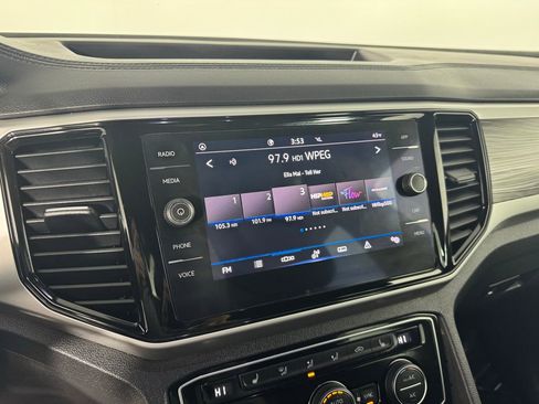 Used 2022 Volkswagen Atlas Cross Sport SE image 11