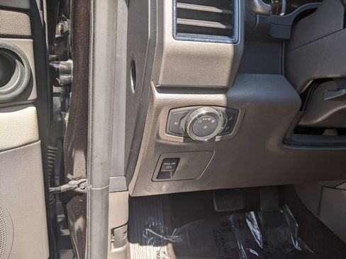 Used 2021 Ford Expedition XLT image 16