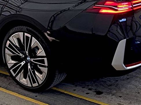 Used 2025 BMW 530i xDrive w/ Premium Package image 16