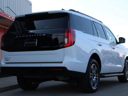 Used 2025 Ford Expedition Active AWD/4WD image 16