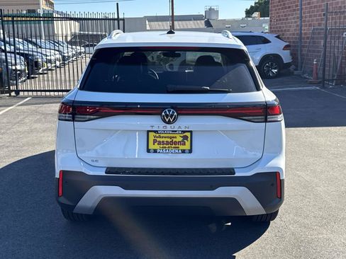 New 2026 Volkswagen Tiguan SE FWD image 4