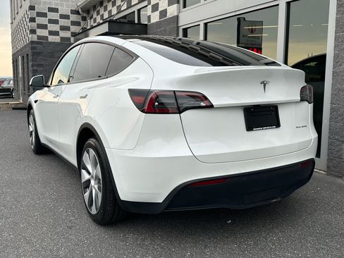 Used 2024 Tesla Model Y Long Range AWD/4WD image 5