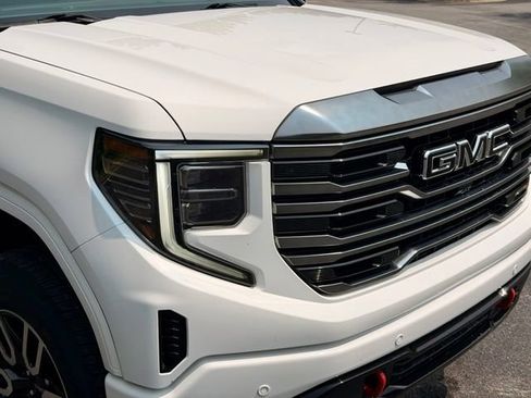 Used 2024 GMC Sierra 1500 AT4 w/ Technology Package AWD/4WD image 14