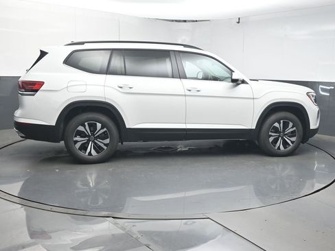 New 2026 Volkswagen Atlas SE FWD image 8