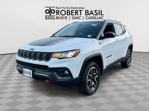 Used 2025 Jeep Compass Trailhawk AWD/4WD image 1