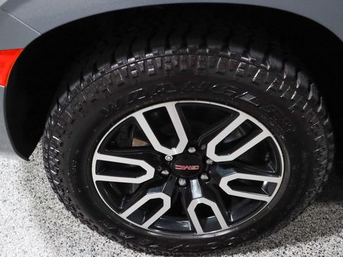 Used 2023 GMC Yukon AT4 AWD/4WD image 11