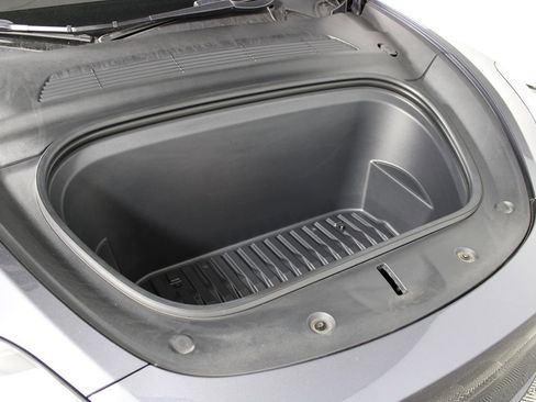 Used 2021 Tesla Model Y Long Range image 36