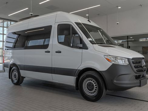 Used 2025 Mercedes-Benz Sprinter 2500 image 12