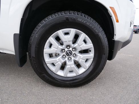 Used 2024 Nissan Frontier SV w/ SV Convenience Package image 11