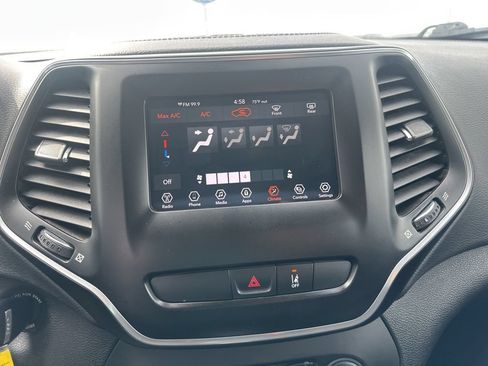 Used 2021 Jeep Cherokee Latitude AWD/4WD image 10