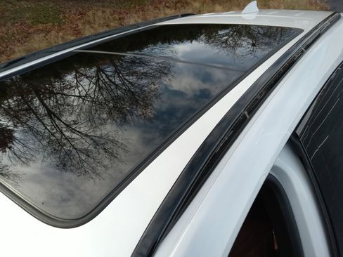 Used 2025 Cadillac XT5 Sportv w/ LPO, Red Accent Package image 7