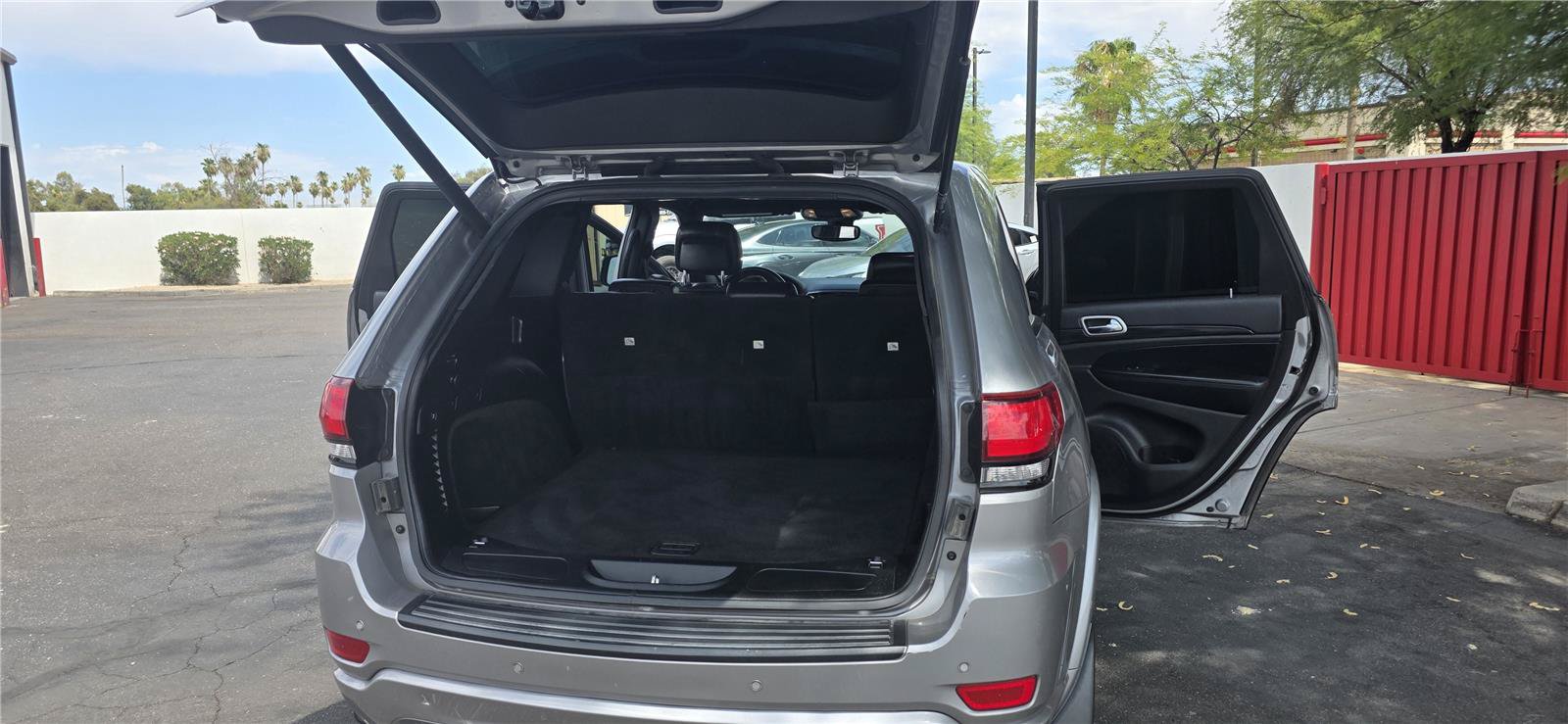 Used 2020 Jeep Grand Cherokee Altitude AWD/4WD image 10