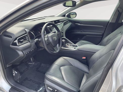 Used 2020 Toyota Camry XSE FWD image 3