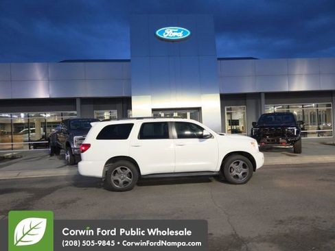 Used 2011 Toyota Sequoia SR5 w/ Sport Appearance Pkg image 5