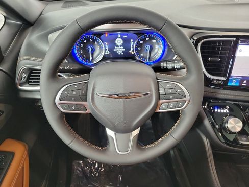 New 2026 Chrysler Pacifica Pinnacle image 14