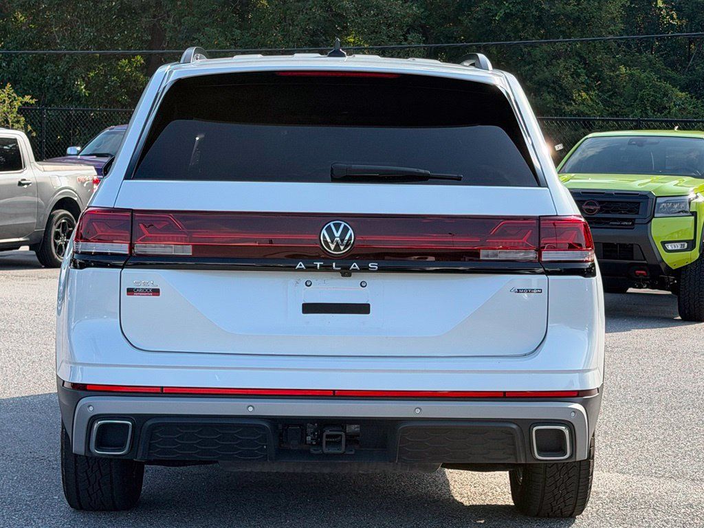 Used 2024 Volkswagen Atlas Peak Edition SEL AWD/4WD image 3