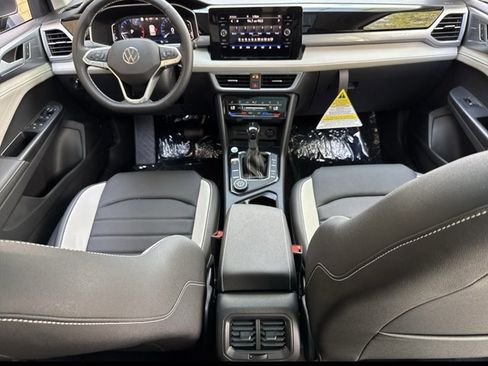 New 2025 Volkswagen Taos SEL image 17