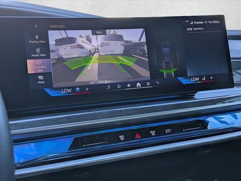 Used 2023 BMW 740i image 13