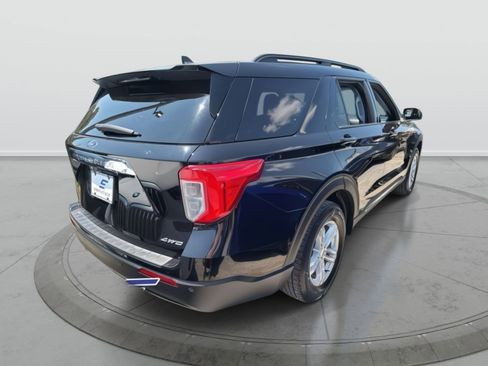 Used 2022 Ford Explorer XLT image 5