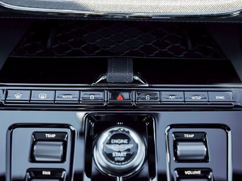 Used 2025 Aston Martin DBX 707 image 69