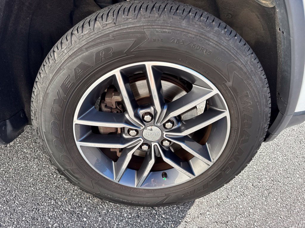 Used 2018 Jeep Grand Cherokee Limited AWD/4WD image 9