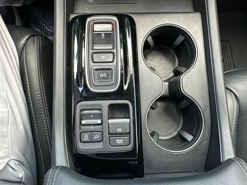 Used 2025 Honda Pilot EX-L image 18