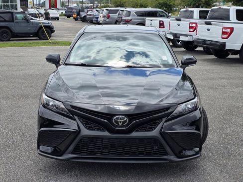Used 2024 Toyota Camry SE FWD image 3